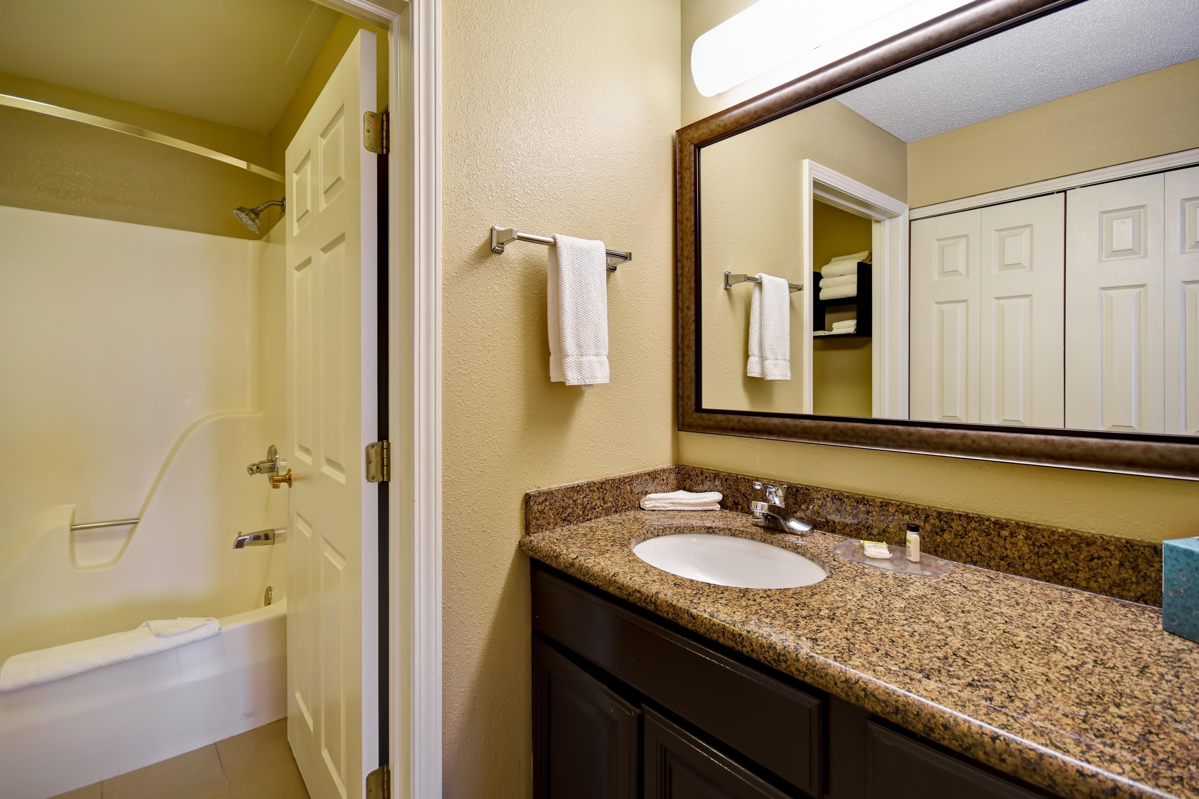 Staybridge Suites Grand Rapids-Kentwood By Ihg Cascade Екстериор снимка