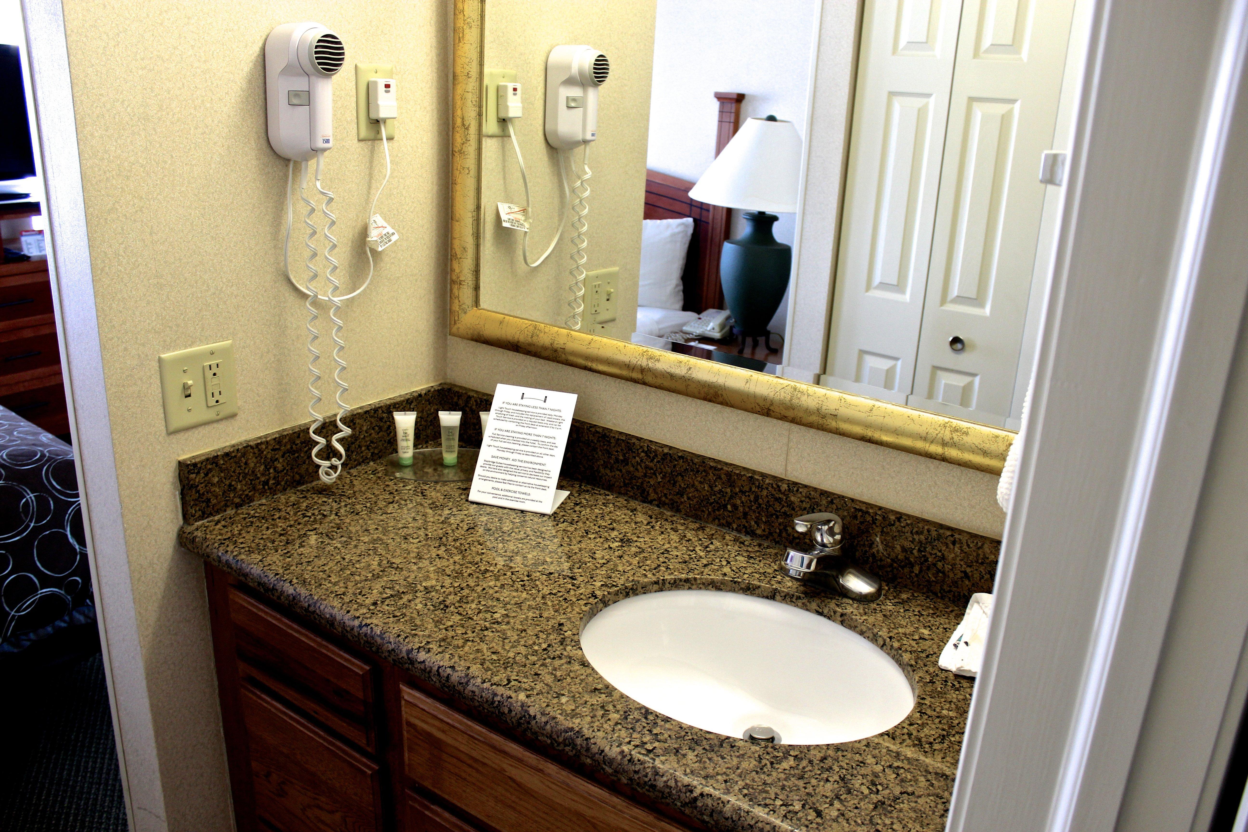 Staybridge Suites Grand Rapids-Kentwood By Ihg Cascade Екстериор снимка